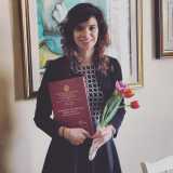Simona � stata la prima ad essere interpellata dalla commissione e, con la sua tesi in �Scuola delle competenze�, ha inaugurato la sessione di laurea �speciale� davanti ad una chat piena di amici e famigliari pronti a sostenerla a distanza